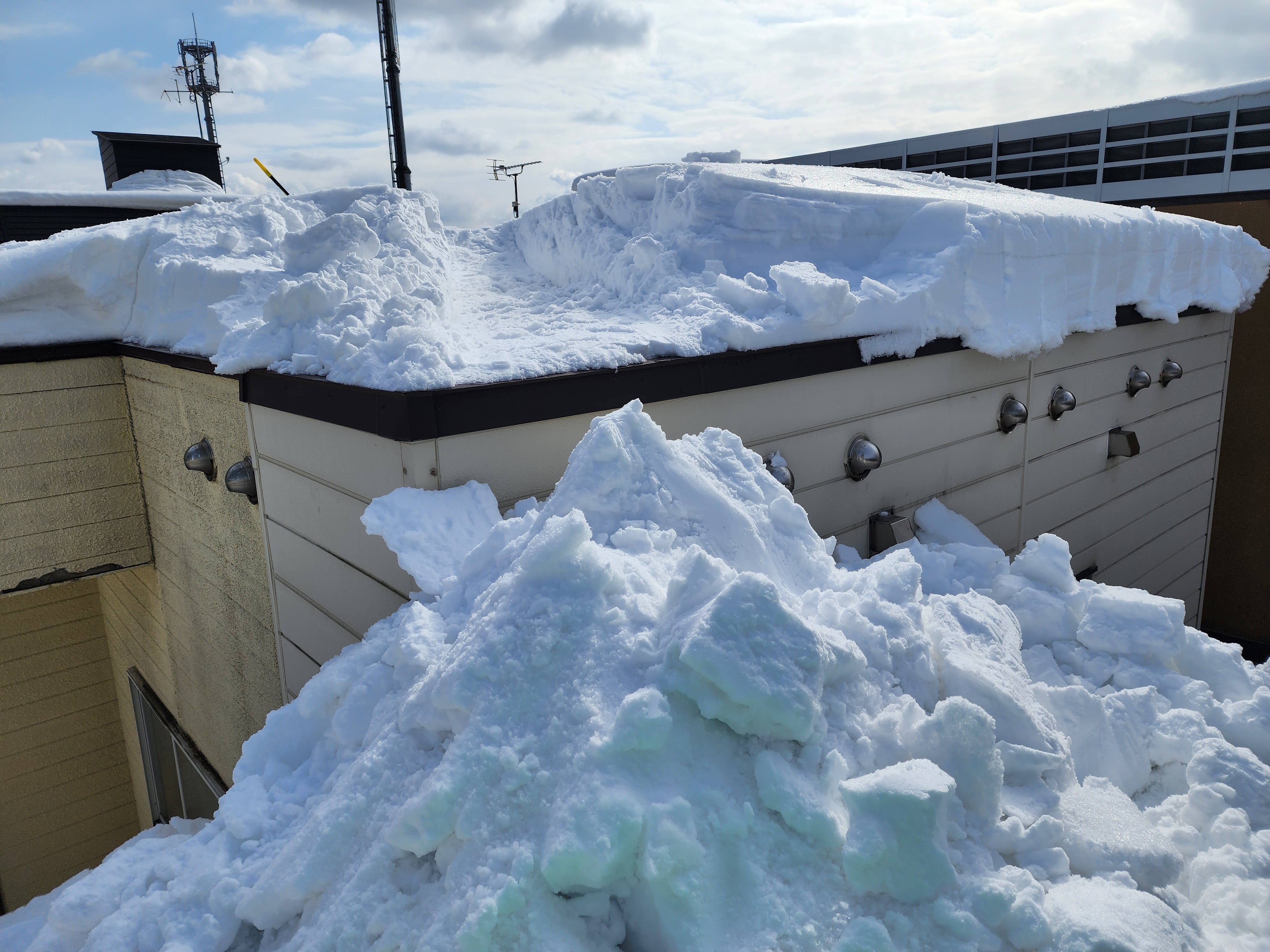 屋根の雪下ろし