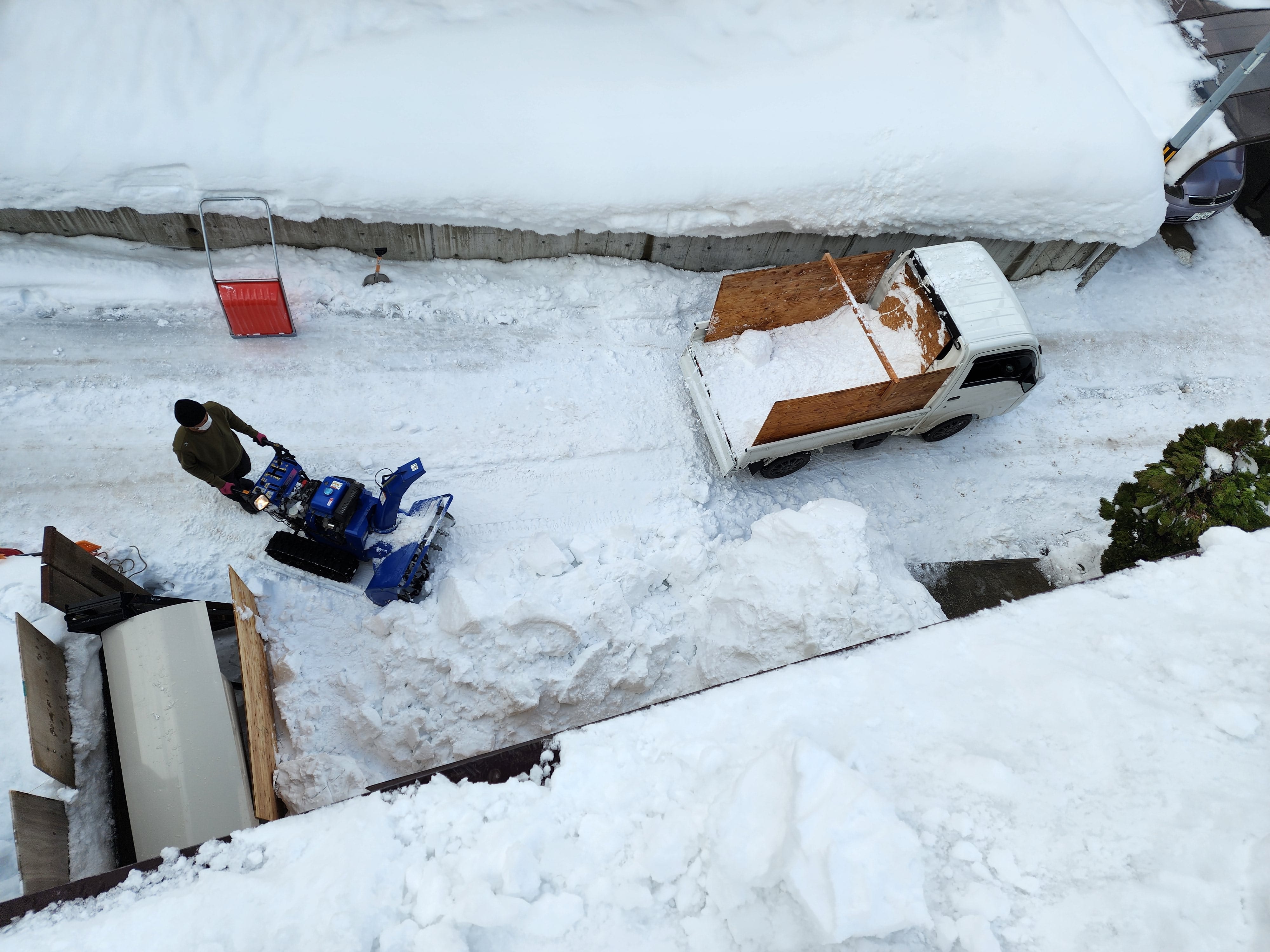 屋根の雪下ろし