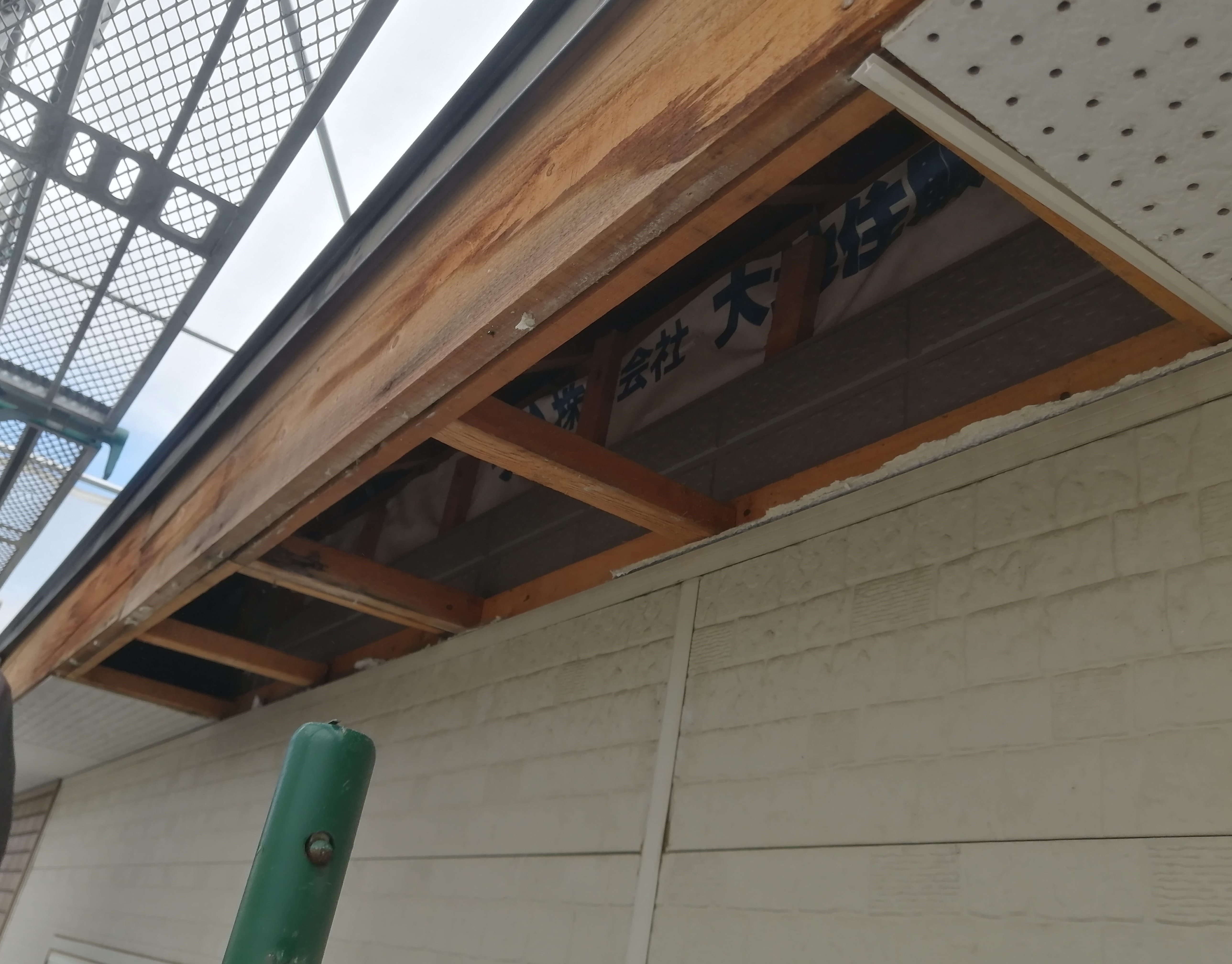 屋根塗装工事・軒天交換工事4